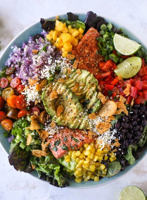 Southwest Salmon Bowl, Southwest Salmon Salad, Salmon Salad Bowl, Southwest Salmon, Salmon Salad, Chili Lime, Idee Pasto Sano, Tortellini, Salmon Recipes