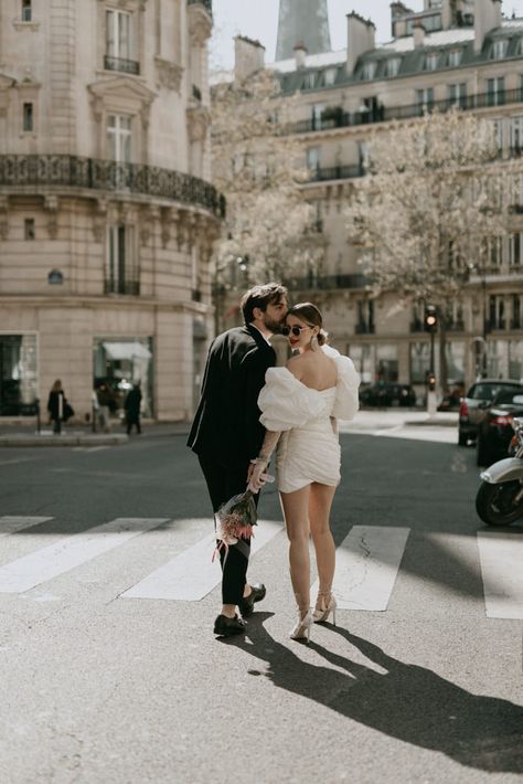 Pre Wedding Shoot Ideas Street, Elopment Photoshoot Ideas City, Street Pre Wedding, Editorial Style Engagement Photos, Wedding Street Photography, City Prewedding, Elopement Ideas Courthouse, Elopment Photoshoot Ideas, Courthouse Elopement Pictures