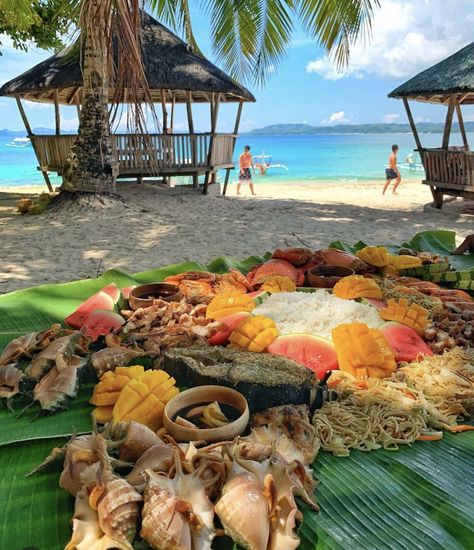 Summer Dump, Long Tables, Philippines Culture, Siargao, Filipino Culture, Africa Do Sul, Banana Leaves, Philippines Travel, Mahi Mahi