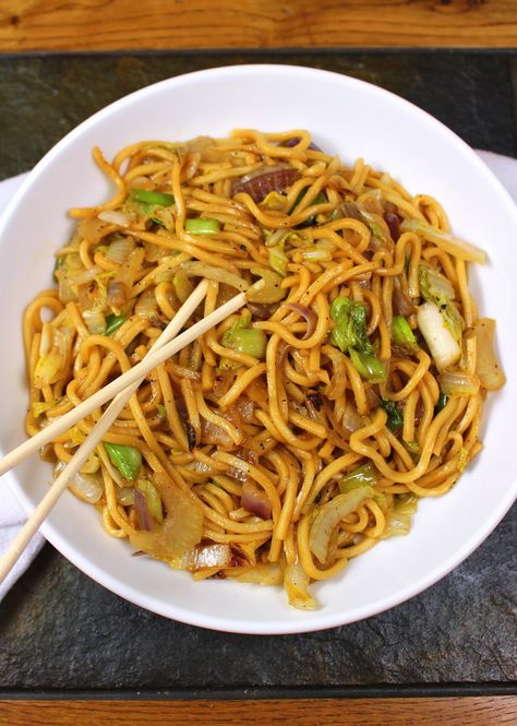 Copycat Panda Express Chow Mein – Palatable Pastime Palatable Pastime Copycat Panda Express Chow Mein, Panda Express Chow Mein Recipe, Copycat Panda Express, Panda Express Orange Chicken, Lo Mein Recipes, Chicken Chow Mein, Chow Mein Noodles, Mexican Pizza, Chinese Cooking Recipes