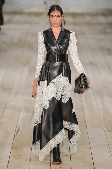 Alexander Mcqueen Spring 2020 Fashion Show | The Impression Alexander Mcqueen 2020, Alexander Mcqueen Fashion Show, Alexander Mcqueen Couture, Alexander Mcqueen Runway, Lace Dress Outfit, Alexander Mcqueen Dress, Fashion Show Themes, Alexander Mcqueen Fashion, Fashion Week Spring 2020