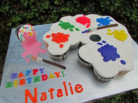 Paint Palette Pull Apart Cake | Flickr - Photo Sharing! Work Cupcakes, Cupcake Shapes, Cupcake Pull Apart, Art Birthday Cake, Pull Aparts, Cupcake Painting, Art Themed Party, Pull Apart Cupcake Cake, Pull Apart Cake