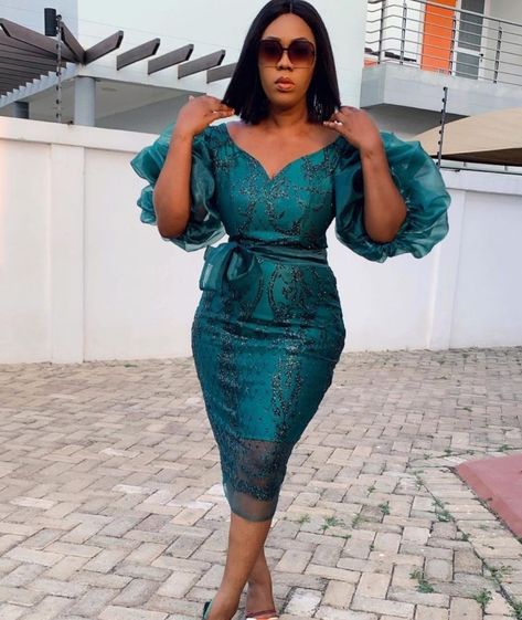 Lace Short Gown Styles, Empress Clothing, Lace Dress Classy, Nigerian Outfits, Nigerian Lace Styles, African Lace Styles, African Designs, Short African Dresses, Best African Dresses