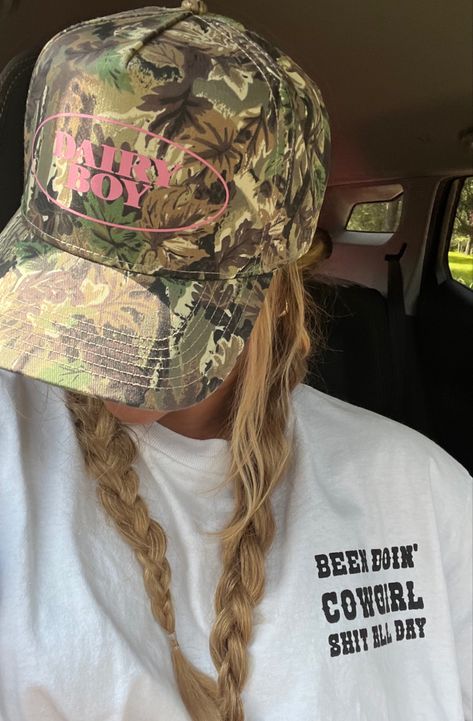 Paige Lorenze Horse, Paige Lorenze Country Aesthetic, Camo Girl Aesthetic, Country Girl Hat, Dairy Boy Hat, Dairy Boy Aesthetic, Girly Cowgirl Aesthetic, Camo Hat Outfits Women, Cowgirl Hat Aesthetic