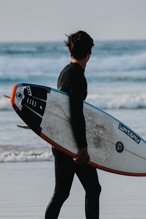 surfer guy Aesthetic Surfer Aesthetic Guy, Surfing Aesthetic Boy, Surfer Boys Aesthetic, Surfer Guy Aesthetic, Surf Astethic, Beach Astethic, Guy Surfing, Surfer Boy Aesthetic, Rhythm Clothing