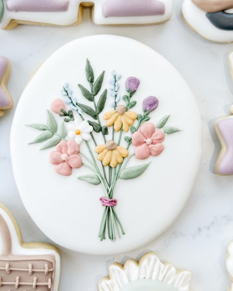 Lindsay Johnson, Floral Transfers, Tea Party Cookies, Flower Sugar Cookies, Royal Iced Cookies, Crazy Cookies, Sugar Cookie Royal Icing, Icing Flowers, Sugar Cookie Icing