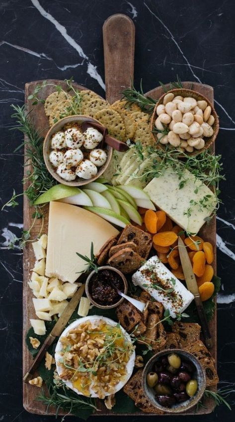 Food Platter Photography, Cheese And Biscuits Platter, Warm Charcuterie Board, Winter Grazing Board, Grazing Tables Ideas, Meat Board Ideas, Desert Charcuterie Board, Cheese Plate Ideas, Cheap Grazing Table Ideas