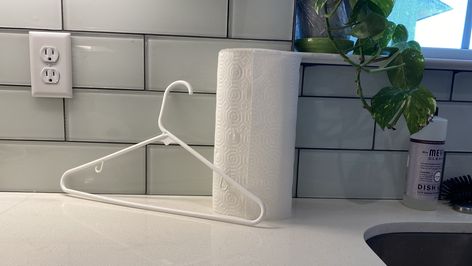 We Tried The Coat Hanger As A Paper Towel Holder Hack And We Can Roll With These Two Perks Kitchen Paper Towel Holder Ideas, Massive Kitchen, Utility Shelves, Kitchen Roll Holder, Kitchen Paper Towel, Hanger Diy, Plastic Hangers, Diy Holder, Kitchen Roll