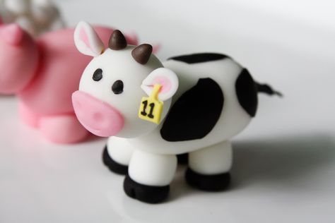 Cow Cake Topper Fondant Cow, Cow Cake Topper, Animal Fondant, Cow Birthday Cake, Hen Party Cakes, Barnyard Cake, Cow Cake, Farm Animal Cakes, Fimo Kawaii