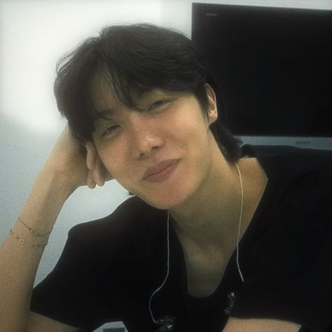 BTS J Hope Profile Picture, Hobi Pfp, Hobi Aesthetic, Icon Jhope, J Hope Icon, Jhope Icons, Hoseok Icon, J-hope Icons, Bts Imagines