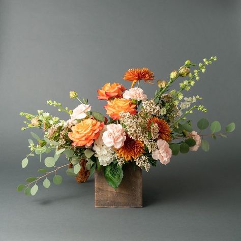 House Dubai, Rust Flowers, Copper House, Thanksgiving Floral, Small Flower Arrangements, Gubahan Bunga, Cuyahoga Falls, Rustic Autumn, Fall Flower Arrangements