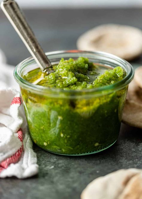 Shatta Recipe, Green Chili Sauce Recipe, Spicy Sauce Recipe, Green Chilli Sauce, Green Chili Recipes, Green Chili Sauce, Green Chili Peppers, Hot Sauce Recipes, Paste Recipe