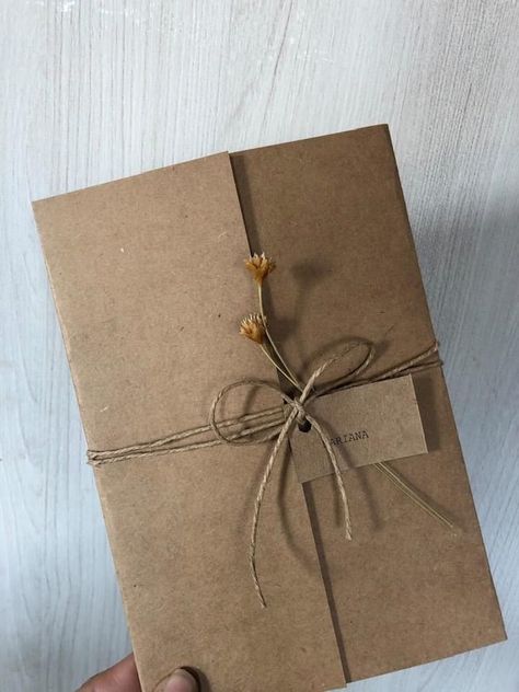 Brown Paper Invitations, Brown Paper Wedding Invitations, Kraft Paper Invitations, Kraft Paper Art, Kraft Invitation, Kraft Paper Wedding, Happy Birthday Cards Diy, Creative Birthday Cards, Diy Crafts Bookmarks