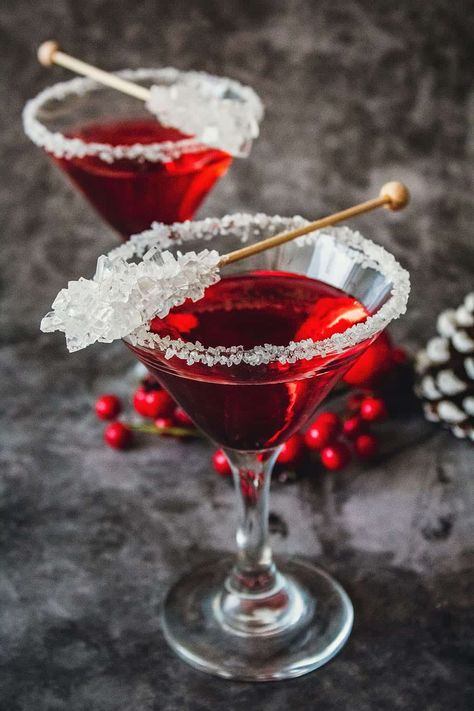 The best dreamy rooftop restaurants in NYC Low Calorie Holiday Drinks, Image St Valentin, Aperitif Cocktails, Cocktail Pictures, Low Carb Cocktails, Cranberry Cocktail, Sugar Free Maple Syrup, Boozy Desserts, Cocktail Garnish