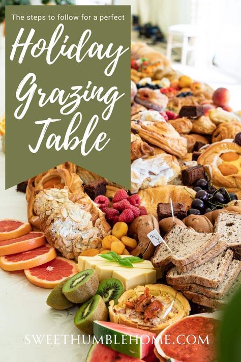 Grazing Table Thanksgiving, Christmas Grazing Table Ideas Diy, Holiday Appetizer Table Display, Holiday Charcuterie Table, Christmas Eve Grazing Table, Christmas Breakfast Grazing Table, Christmas Dinner Grazing Table, Charcuterie Table Christmas, Christmas Party Grazing Table