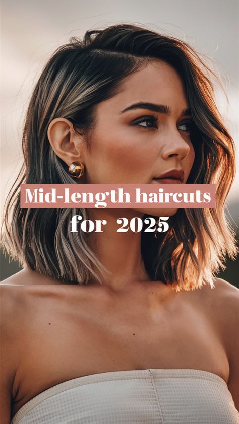 25 Trendy Mid-Length Haircuts 2025: Stylish & Versatile Looks for All Hair Types and Face Shapes Medium Length Haircut Shorter In Back, Collarbone Length Hair With Long Layers, Hair Cuts For Women In There 40s, Short Hair Styles For Oval Face Shape, Mom Haircut Round Face, Haircuts For New Moms, Haircut For Narrow Face, Maintenance Free Haircuts For Women, Haircut For Women Round Face