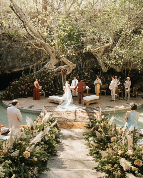 This Three-Day Wedding Affair in A Magical Hacienda In Mérida, Mexico Was An Absolute Dream! - Green Wedding Shoes Hacienda Wedding Decor, Oaxaca Wedding, Mexico Wedding Venue, Hacienda Wedding, Dominican Republic Wedding, Wedding Mexico, Tulum Wedding, Wedding Entrance, The Theatre