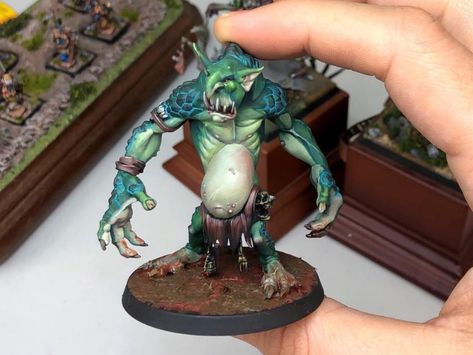 Goblin Miniature Painted, Gloomspite Gitz Paint Scheme, Miniature Figures Fantasy, Warhammer Tabletop, Gloomspite Gitz, Blood Bowl Miniatures, Dnd Mini, Dnd Minis, Fantasy Figurine