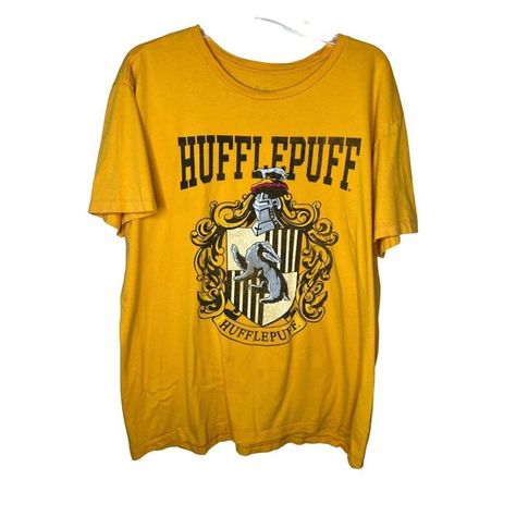 Harry Potter Hufflepuff House Crest Men's Yellow Hogwarts Unisex T-Shirt Size XL Hufflepuff Shirt, Daughter Of Demeter, Hufflepuff House, Harry Potter Hufflepuff, I Got It, Mustard Yellow, Got It, Hogwarts, Sleeve Type