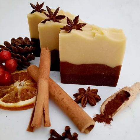 Christmas Soap Photography, Fall Melt And Pour Soap Ideas, Winter Soap Ideas, Fall Soap Ideas, Diy Christmas Soap, Christmas Soap Ideas, Orange Clove Soap, Soap Pictures, Christmas Soaps