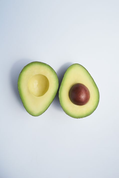 Avocados are #AlwaysGood because they are essentially the only fruit with good fats, which offer benefits in the body without raising LDL (bad) cholesterol levels. Avocado Reference, Avocado Calories, Avocado Photography, Avocado Photo, Avocado Facts, Fruits Photography, Avocado Nutrition, Avocados From Mexico, Sliced Avocado