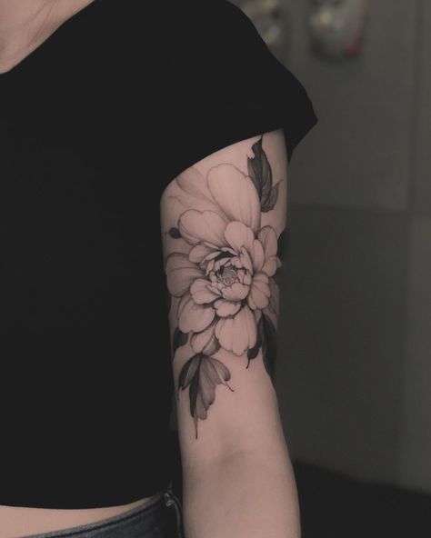 Peony Flower Tattoos, Peonies Wallpaper, Flowers Peony, Key Tattoos, Watercolor Tattoo Flower, Special Tattoos, Tattoo Flowers, Beautiful Flower Tattoos, Flower Tattoo Shoulder