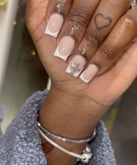 Cute French Tip Short Nails, Short Cute French Tip Nails, White Short Nails Ideas, Short White French Tip Nails, Short French, Claw Nails, French Tip Acrylic Nails, Short Square Acrylic Nails, Long Acrylic Nails Coffin