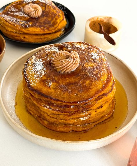 Pumpkin Pancakes , As a big Gilmore Girls fan, I knew I had to recreate the pumpkin pancakes with cinnamon butter from Luke's Diner! It's the ultimate cozy breakfast to make Moribyan Recipes, Cava Copycat, Crazy Feta, Pumpkin Tiramisu, Persian Chicken, Chocolate Tahini, Baking Therapy, Luke's Diner, Fall Eats