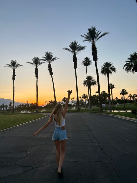 Palm Desert Aesthetic, Palm Springs Picture Ideas, Palm Springs California Outfits, Cali Pics, Palm Springs Photoshoot, Spring Picture Ideas, Palm Springs Aesthetic, Marriot Hotel, California Life