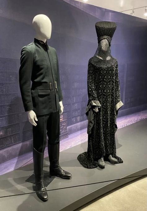 Image by Gene Kosicki #DUNE #costume #cosplay #benegesserit Dune Movie Costume Design, Dune Outfit Movie, Dune 2 Costumes, Mua'dib Dune, Dune Bene Gesserit Costume, Dune Uniform, Bene Gesserit Costume, Dune Costume Design, Dune Inspired Fashion