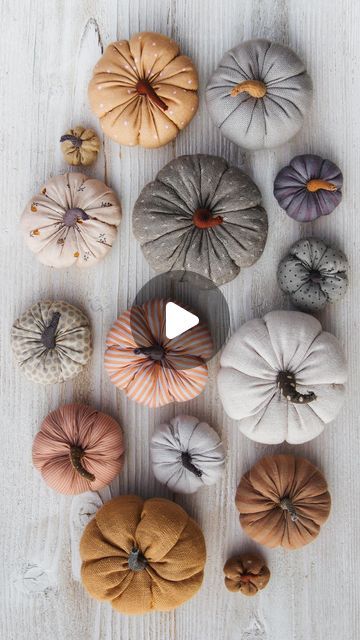 Fall Fabric Pumpkins Diy, Craft Pumpkins Diy, Diy Pumpkin Fabric, Halloween Decorations Sewing, Diy Fabric Pumpkins How To Make, Diy Pumpkins Fabric, Pumpkin Cushion Diy, Pepco Home Ideas, Diy Stuffed Pumpkins