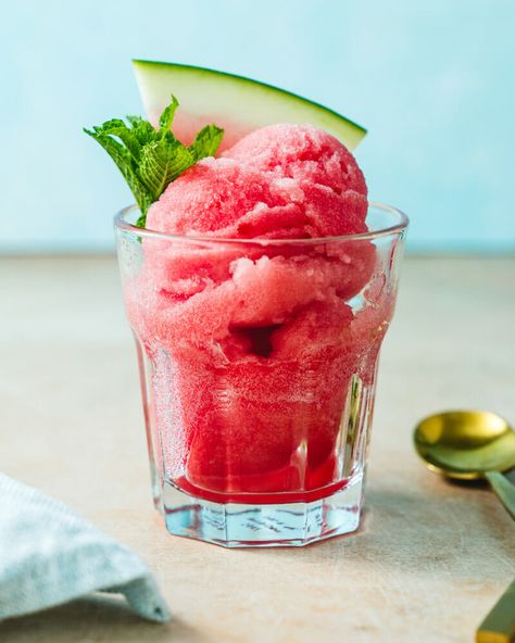 Easy Watermelon Recipes, Watermelon Sorbet Recipe, Spoon Desserts, Watermelon Sorbet Recipes, Watermelon Dessert, Homemade Sorbet, Watermelon Sorbet, Sorbet Recipe, Sorbet Ice Cream