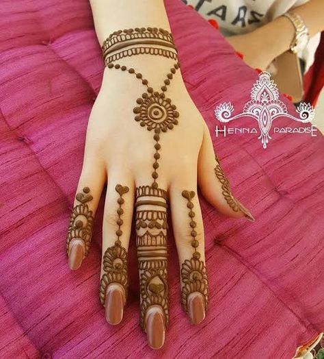 Henna designs Palm Mehndi Design, Pretty Henna, Tato Henna, Finger Henna Designs, मेहंदी डिजाइन, Henna Tattoo Designs Hand, Simple Henna Tattoo, Very Simple Mehndi Designs, Mehndi Designs For Kids