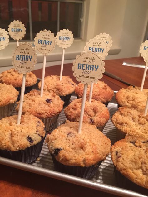 Blueberry muffins for Teacher Appreciation breakfast. So easy and so cute :) I think they are gonna love it. Appreciation Breakfast Ideas, Muffin Puns, Teacher Appreciation Breakfast, School Teacher Gifts, Food Style, Blueberry Muffins, Bake Sale, Teacher Appreciation Week, School Decorations