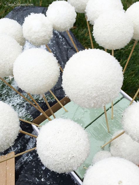 Snowballs Diy, Faux Snowballs, Fake Snowballs, Snow Balls, Snow Adventure, Fun Decorations, Nova Godina, White Christmas Ornaments, Shabby Christmas