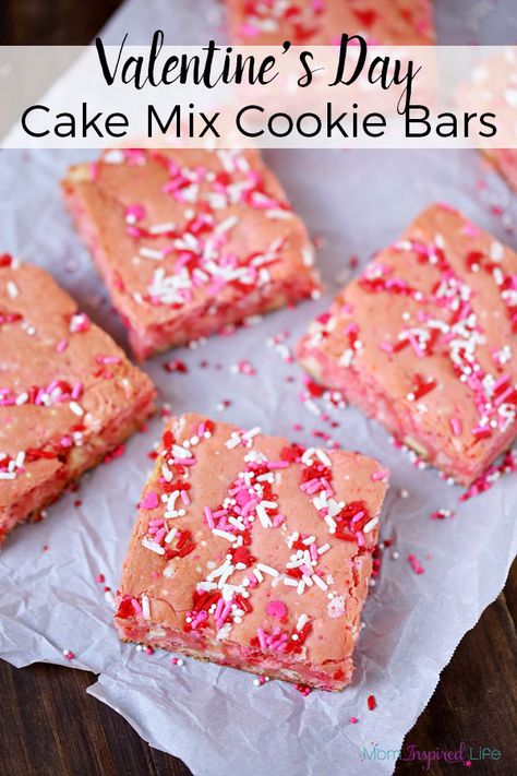 Valentine's Day strawberry cake mix cookie bars that are super easy to make and taste amazing! Valentines Baked Goods Treats, Valentine Dessert, Cake Mix Bars, Valentines Recipes, Strawberry Cake Mix Cookies, Valentine Sweets, Cake Mix Cookie, Sweet Bars, Cake Mix Cookie Bars