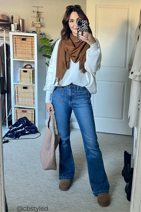 Flared Jeans And Sweater Outfit, Flares And Sneakers Outfit, Winter Bootcut Jeans Outfit, Flare Jeans With Flats, Flared Jeans With Boots, Flare Jeans And Sweater Outfit, Casual Bootcut Jeans Outfit, Flare Jeans Casual Outfit, Fall Outfits With Flare Jeans