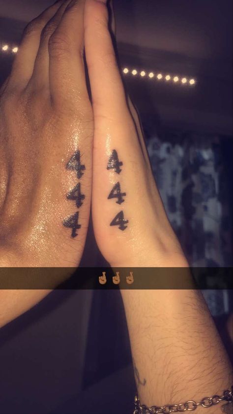 Simple Couples Tattoos, Simple Dragonfly, Xo Tattoo, Him And Her Tattoos, Finger Tattoos For Couples, Maching Tattoos, Tato Minimal, Tato Jari, Cute Couple Tattoos