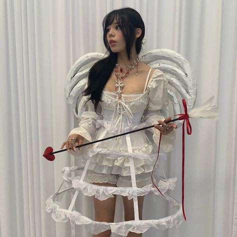 Angel Halloween Costumes, Halloween Costumes 2022, Walpapers Cute, Halloween Coustumes, Pretty Halloween Costumes, Designer Runway, Angel Costume, Fashion Influencer, Halloween Costume Outfits