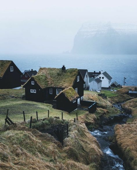 Island Destinations, Cabin In The Woods, Village Life, Beautiful Places To Visit, Faroe Islands, Most Beautiful Places, Virtual Tour, Scandinavia, Black House