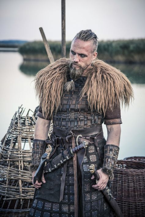 Outfit Herren, Costume Viking, Viking Cosplay, Last Kingdom, Viking Men, Viking Costume, Viking Clothing, Armadura Medieval, The Last Kingdom