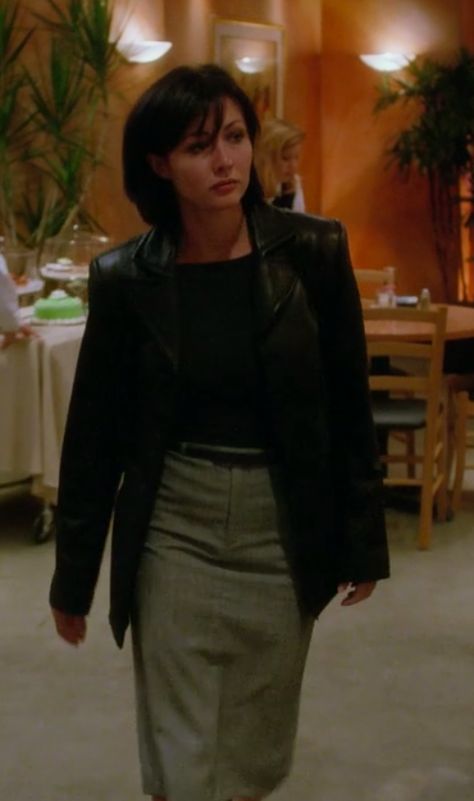 Pru Halliwell Outfits, Charmed Style 90s, Charmed Prue Outfits, Prue Charmed Outfits, Prue Halliwell Aesthetic, Piper Halliwell Outfits, Charmed Tv Show Outfits, Prue Halliwell Outfits, Skirt Leather Jacket Outfit