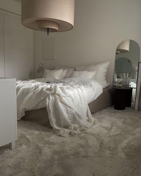 Redecorate Bedroom, Cozy Room Decor, Minimalist Room, Room Design Bedroom, Dream Room Inspiration, Room Makeover Bedroom, Room Makeover Inspiration, Cozy Room, Room Inspiration Bedroom