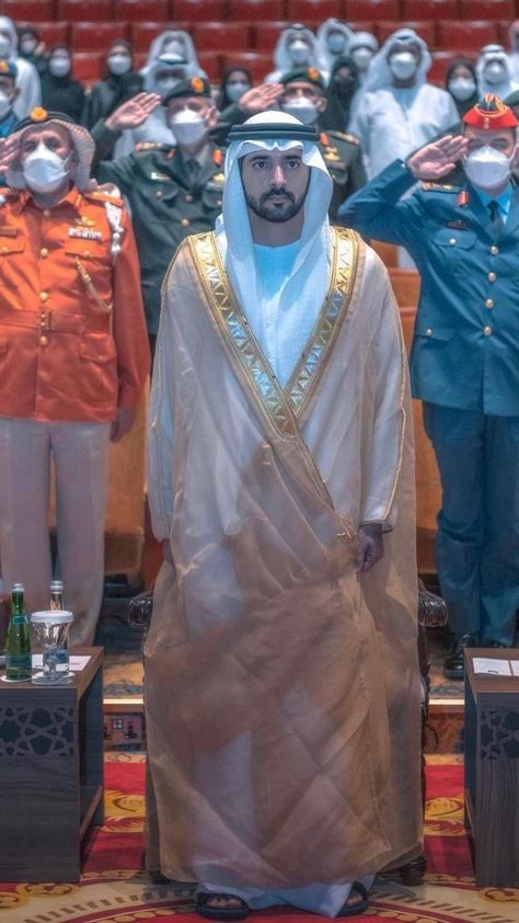 #CrownPrinceofDubai Medicine Pic Snapchat, Johnny Thompson, Dubai Sheikh, Charlize Theron Style, Fazza Hamdan, Prince Fazza, Middle Eastern Men, Prince Of Dubai, Prince Hamdan