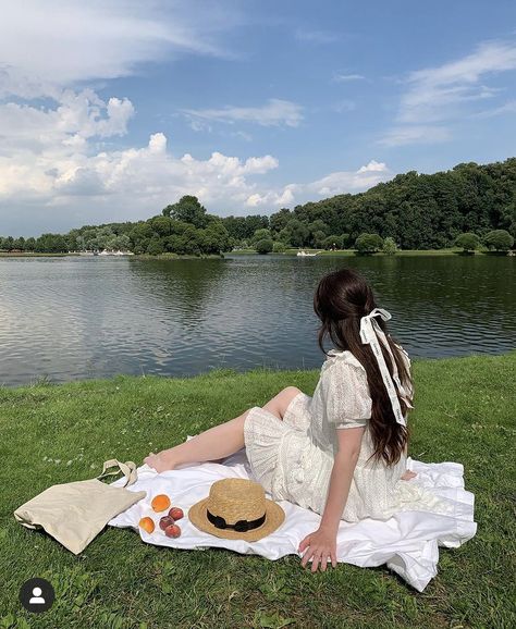 Birthday Outfit Picnic, Piknik Outfit, Photoshoot Ideas Picnic, Debut Photoshoot Ideas, Picnic Photoshoot Ideas, Cottagecore Color Palette, Cottage Core Photoshoot, Soft Life Era, Pre Debut Photoshoot