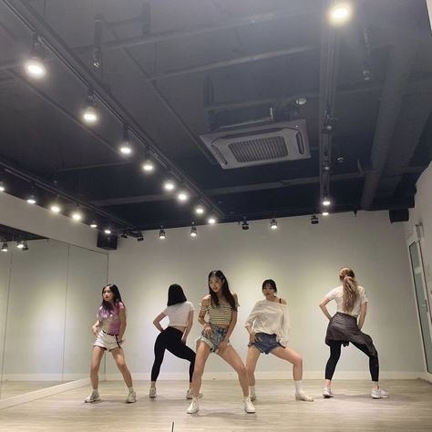 Yg Dance Practice Room, Blasting Music, Dancer Aesthetic, Idol Life, Dance Motivation, Idol Aesthetic, Dancer Lifestyle, Dance Aesthetic, Aesthetic Dance