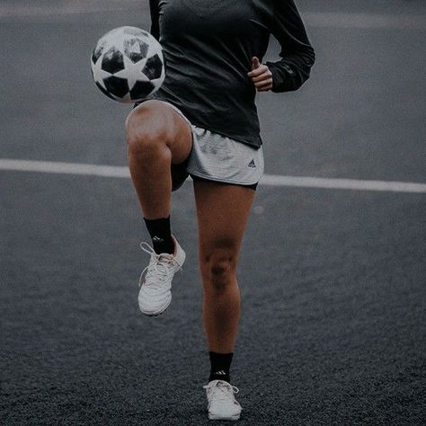 Soccer Wallpaper Iphone, Soccer Girl Aesthetic, Wallpaper Iphone Girl, Aesthetic Soccer, Bergman Brothers, Soccer Aesthetic, Soccer Wallpaper, Girl Outlines, Football Aesthetic