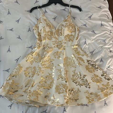 Cream And Gold Elegant Dress. Size 11/12. Cream With Floral Decorations In Gold. Flowy And Lightweight. Never Been Worn With Tags. Zips Up In The Back. Cream And Gold Dress, Cream And Gold Outfit, White And Gold Dress Short, Short Gold Dress, White Dresses For Teens, Gold Elegant Dress, Gold And White Dress, Gold Ruffle Dress, White Semi Formal Dress