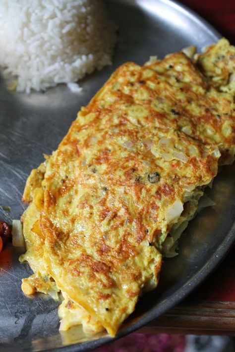 Breakfast Omelets, Masala Omelette, Rasam Rice, Egg Omelette Recipe, Egg Recipes Indian, Egg Biryani, Omlet Recipes, Egg Omelette, Egg Omelet