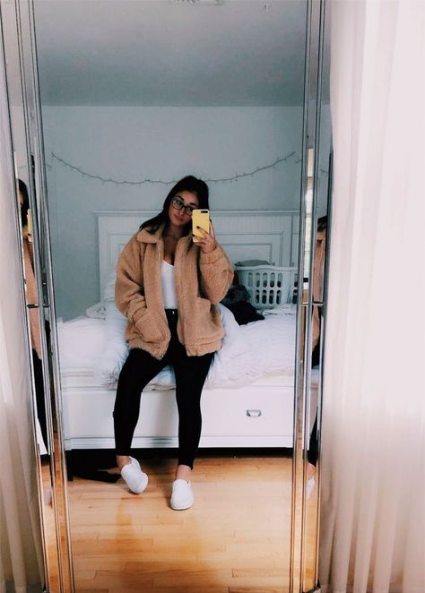 fall and winter street style || beige teddy coat and leggings Slip On Vans Outfit, Vans Slip On Outfit, Slip On Outfit, Vsco Outfits, Silvester Outfit, Mode Kawaii, Slip On Vans, Teenage Outfits, Vans Outfit